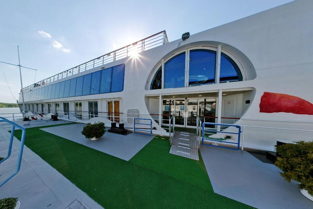 Entrada A-Rosa Donna