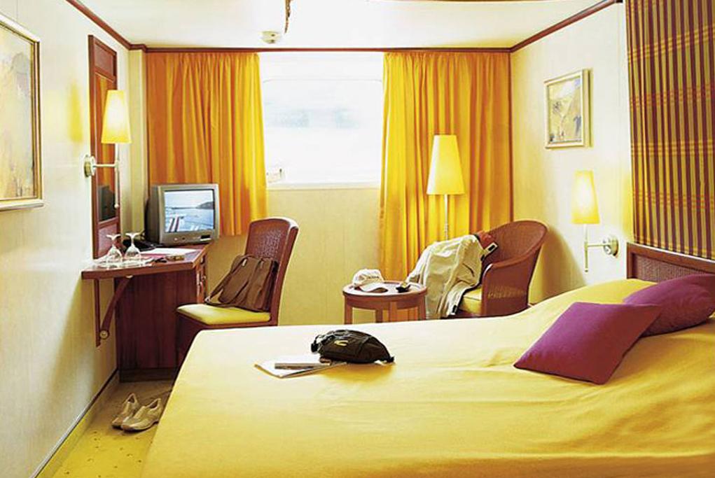 Exterior con ventana panorámica A-Rosa Riva