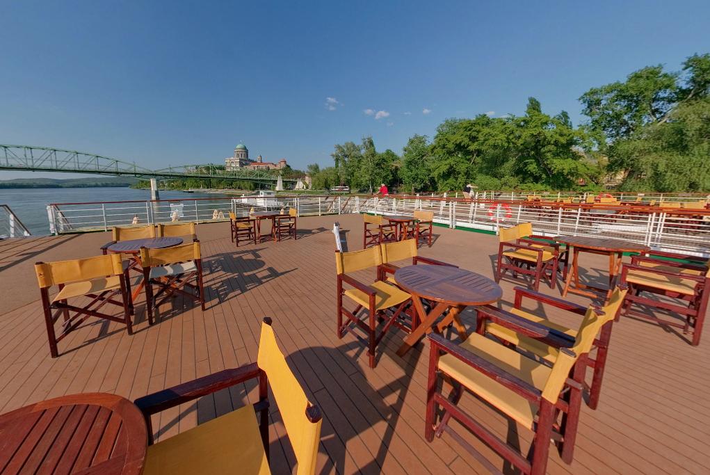 Mesas exteriores A-Rosa Riva