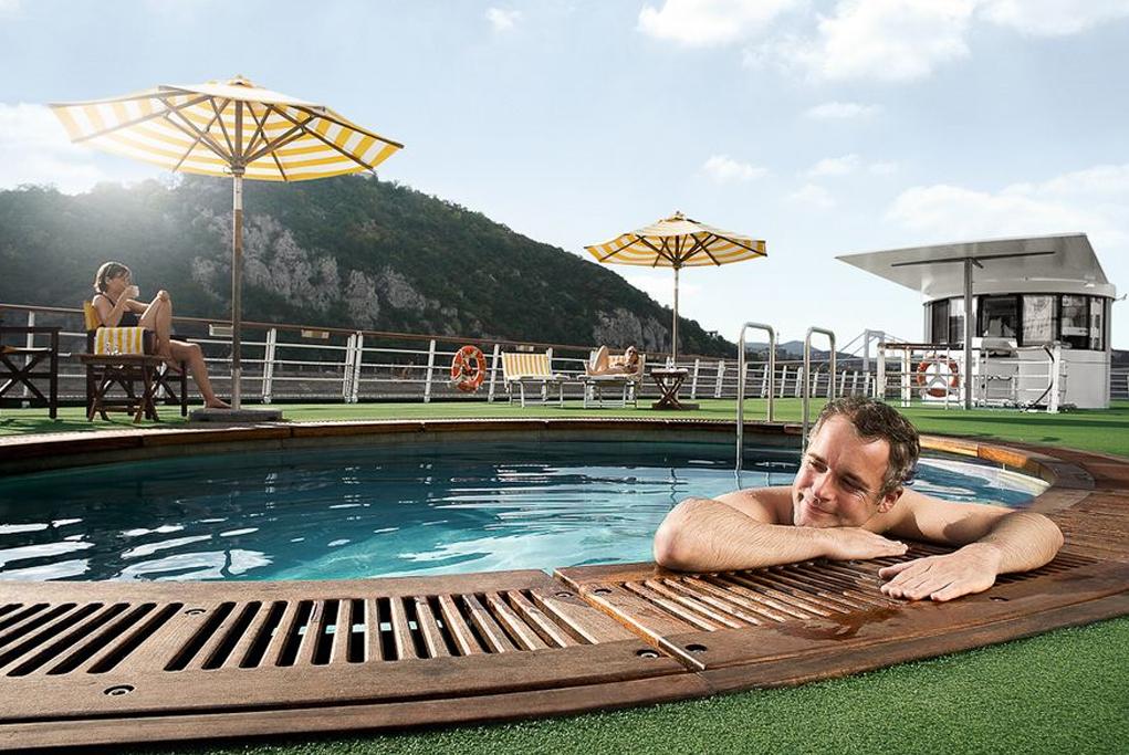 Camarote Piscina - A-Rosa Riva