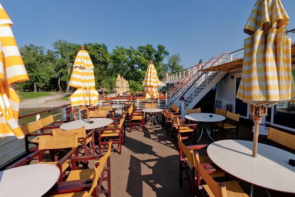 Restaurante exterior A-Rosa Riva