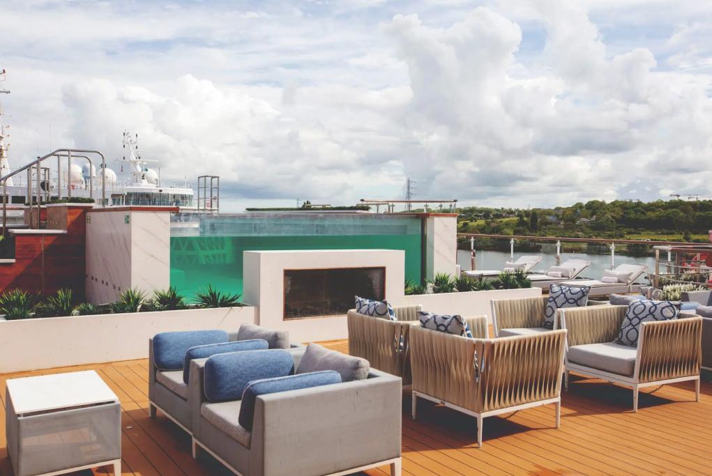 Piscina y Jacuzzis Ocean Victory