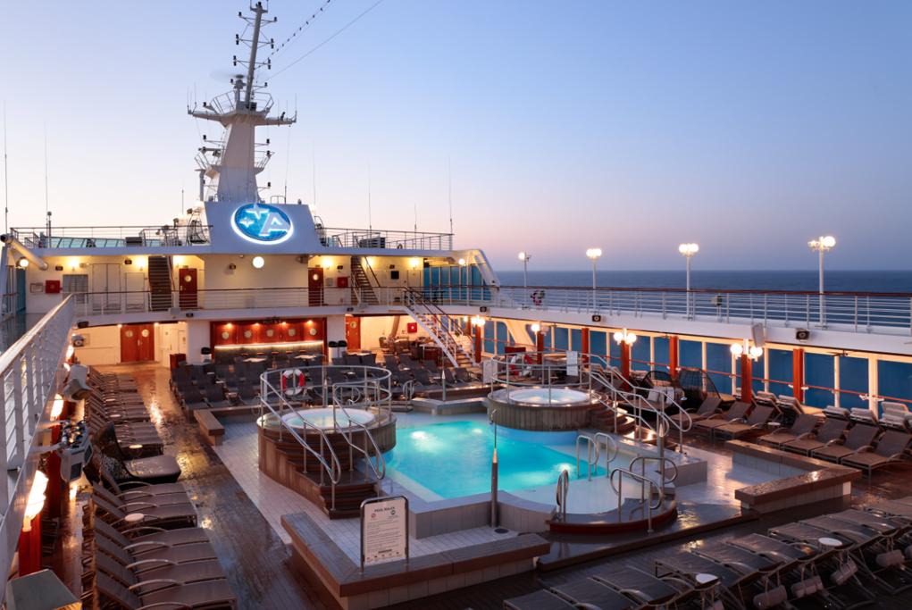 Piscina Azamara Onward