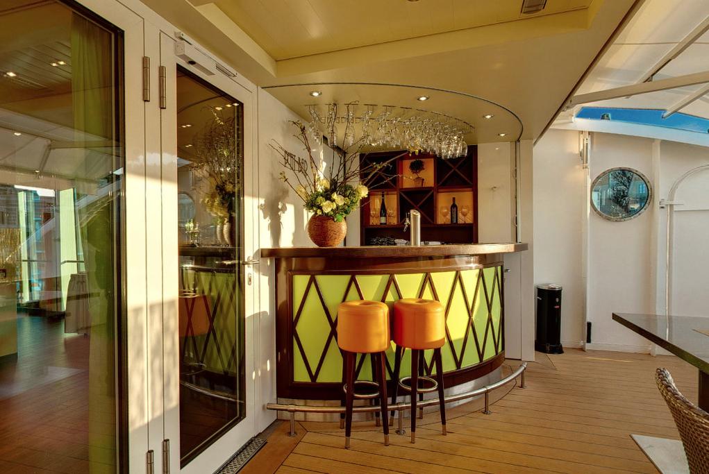 Bar exterior A-Rosa Viva