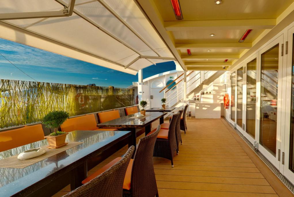 Camarote Bar exterior - A-Rosa Aqua