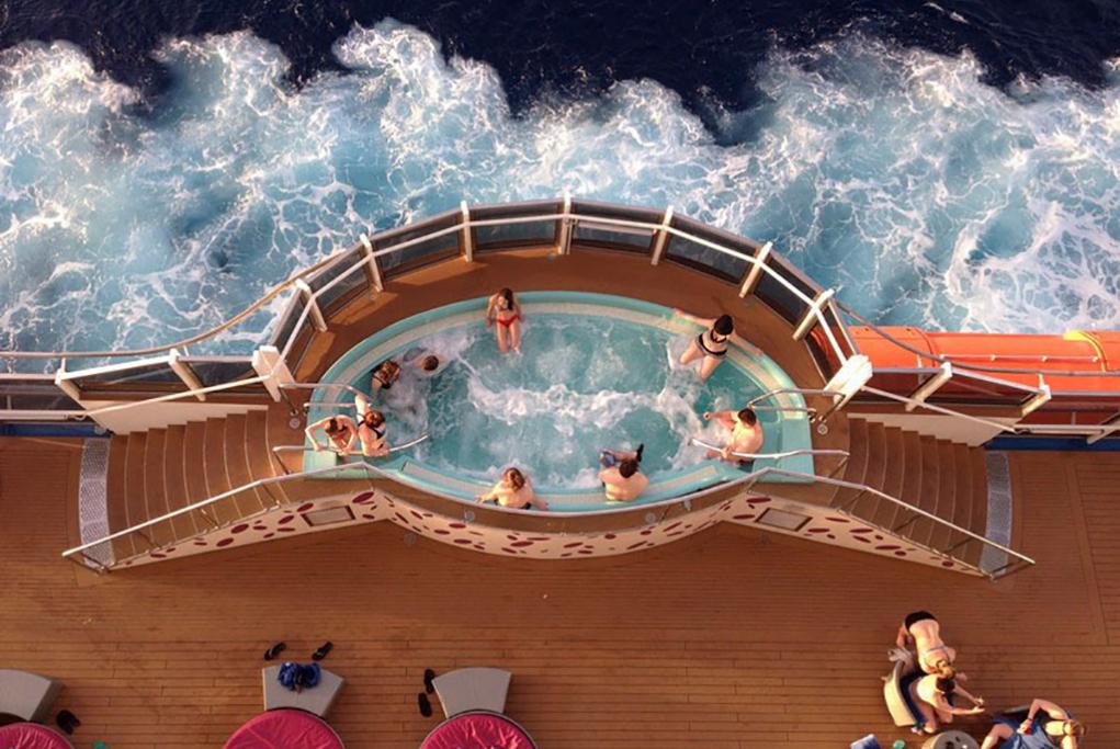 Jacuzzi-Exterior Carnival Breeze