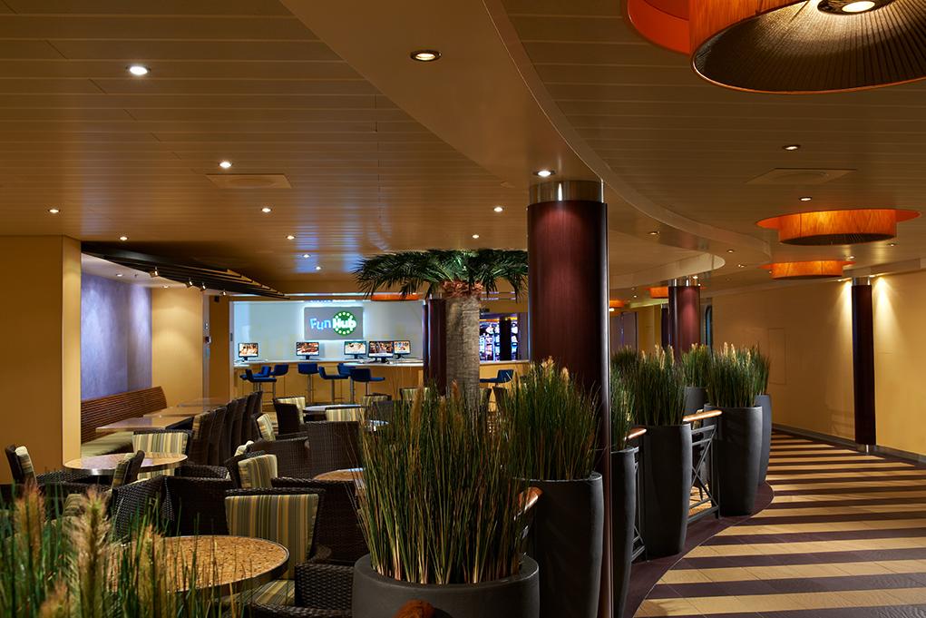 Zona-Fun-Hub Carnival Breeze