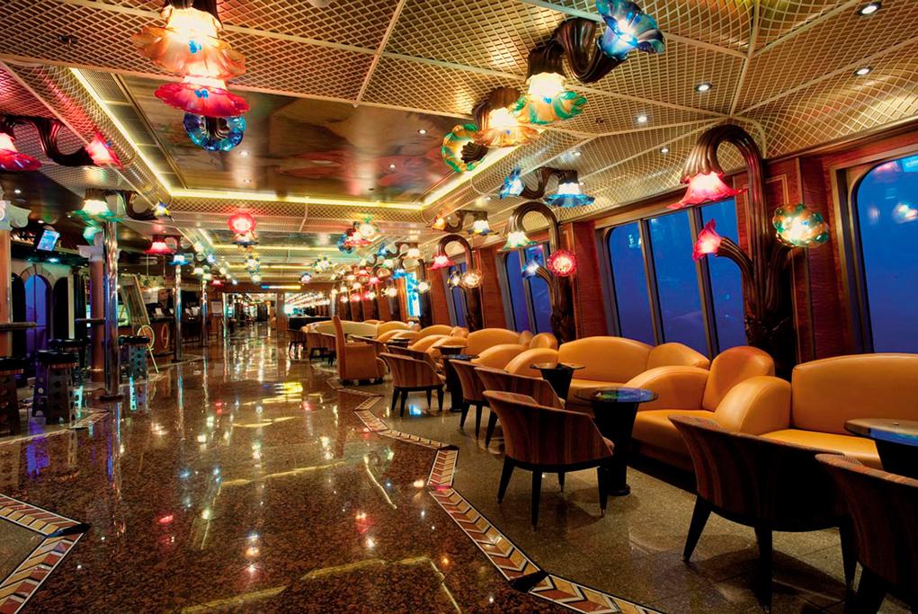 Boulevard-interior Carnival Conquest