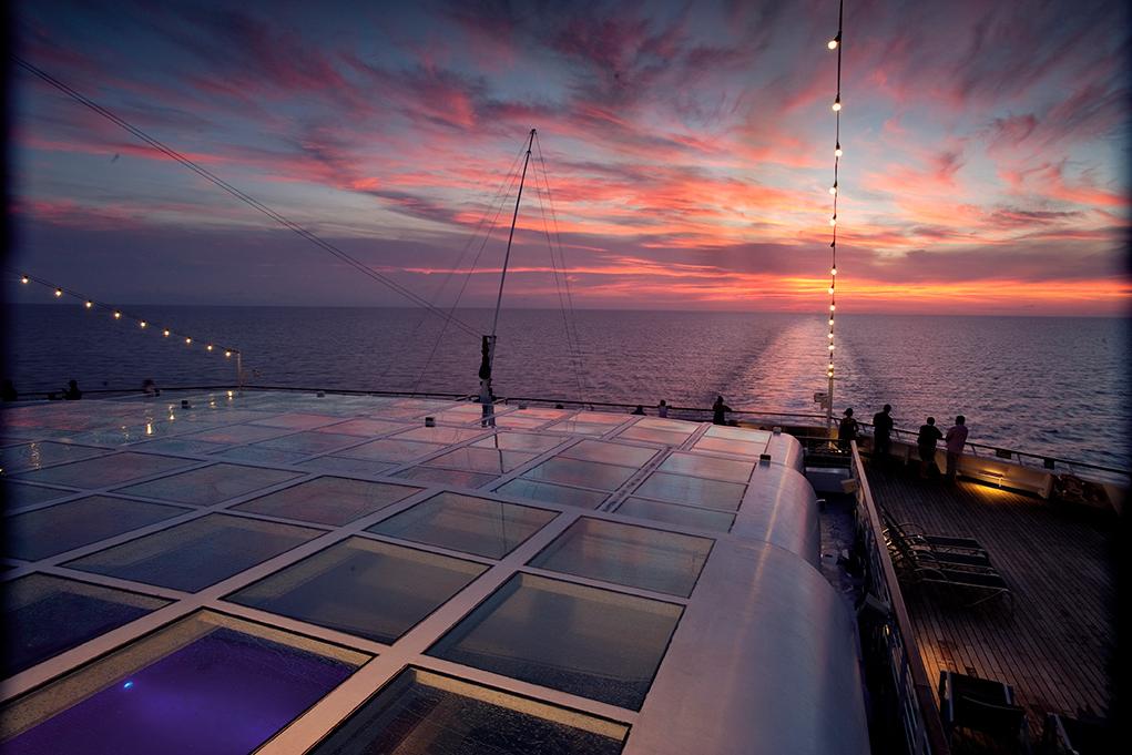 Cubierta-Lido Carnival Conquest