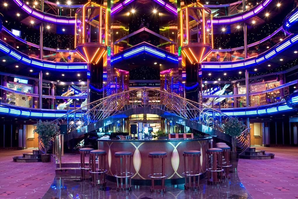 Bar-Grand-Atrium Carnival Fascination