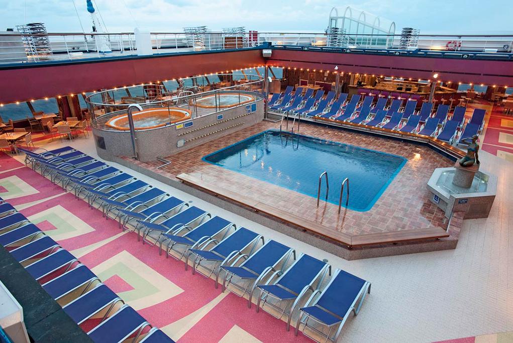 Piscina Principal Carnival Freedom