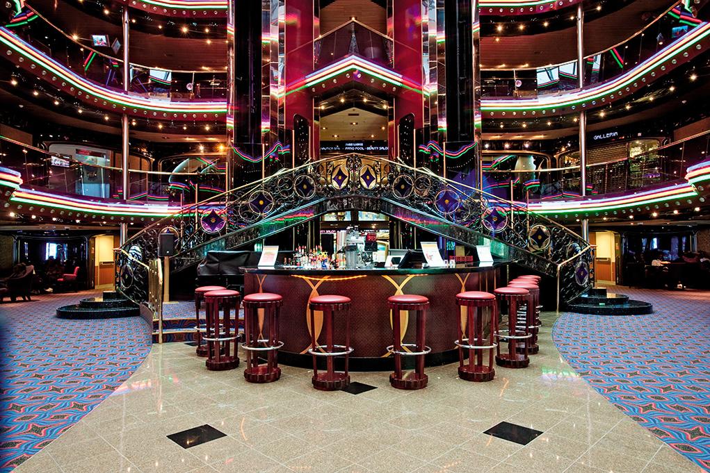 Atrium-Bar Carnival Liberty