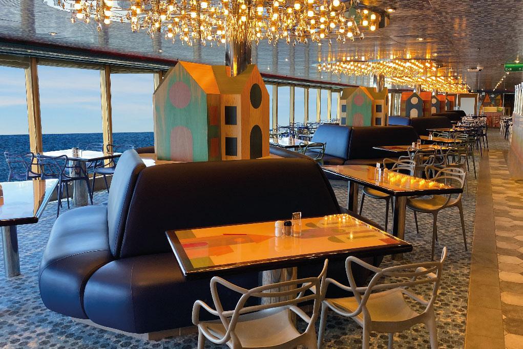 Buffet Lido Carnival Luminosa