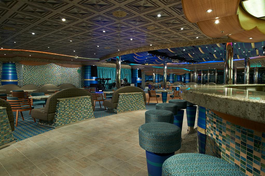Bar-Ocean-Plaza Carnival Magic