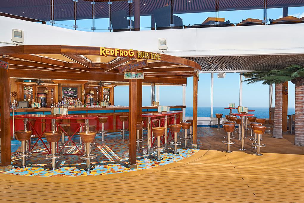 Red-Frog-Pub-Terraza Carnival Magic