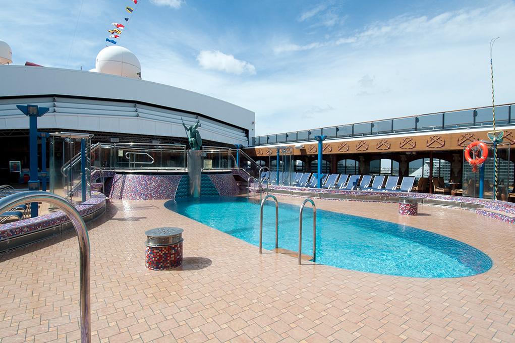 Piscina-Ulyses Carnival Miracle