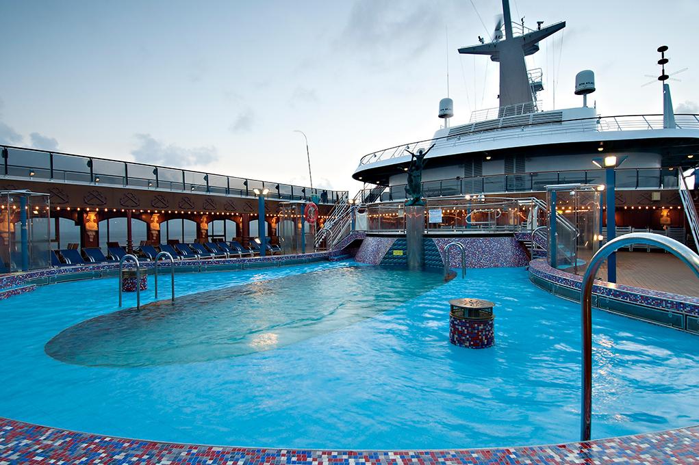 Piscina-central Carnival Miracle