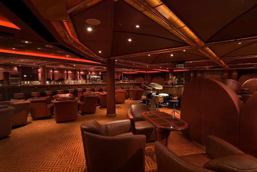Cigar-Bar Carnival Splendor