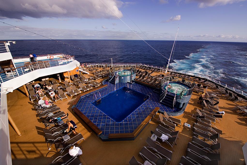 Piscina trasera Carnival Splendor