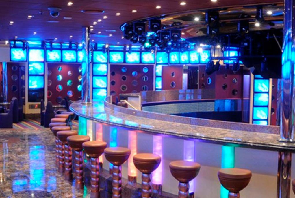 Discoteca-Hollywood Carnival Triumph