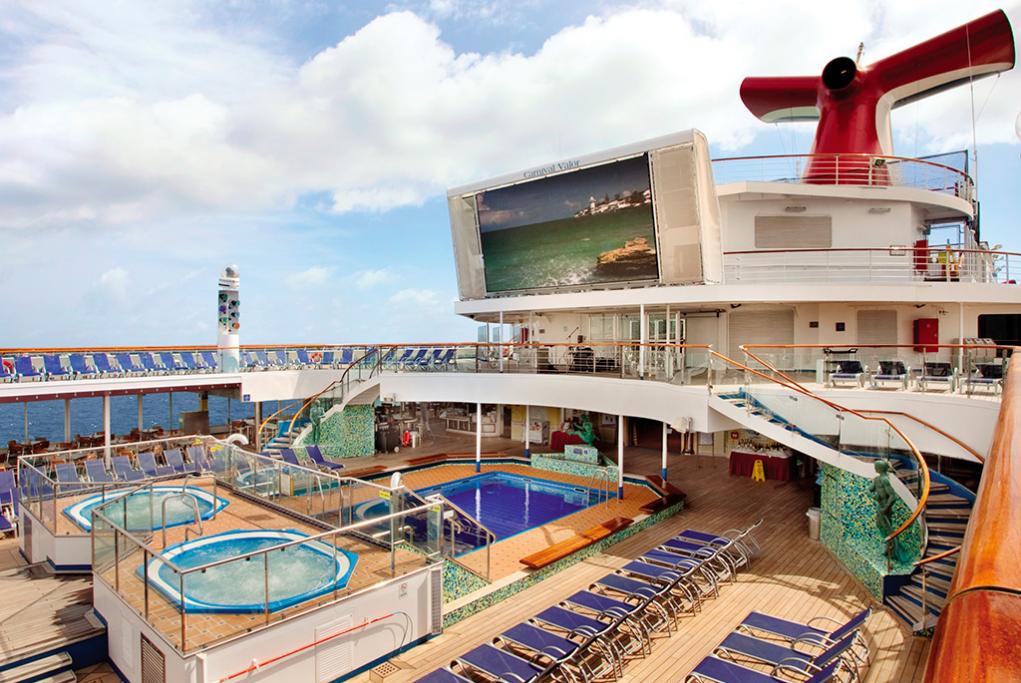 Piscina y cine Carnival Valor