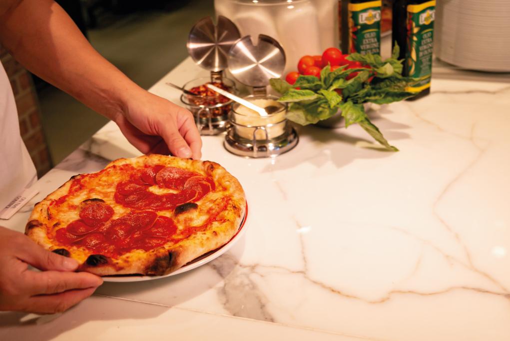 Camarote Location Pizza - Carnival Encounter