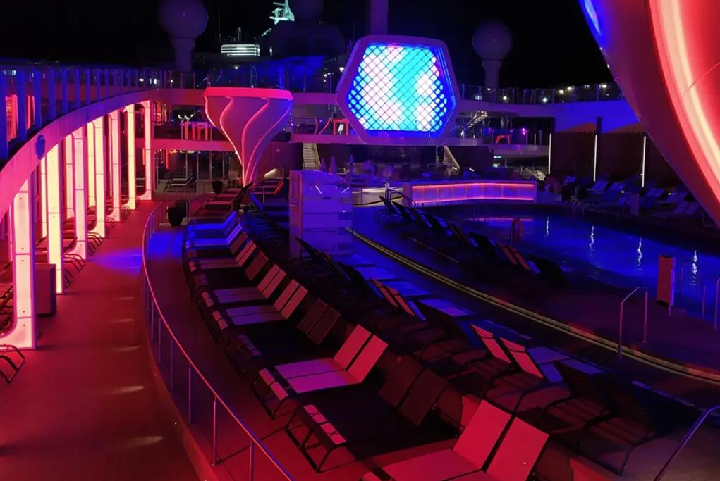 Piscina Celebrity Beyond