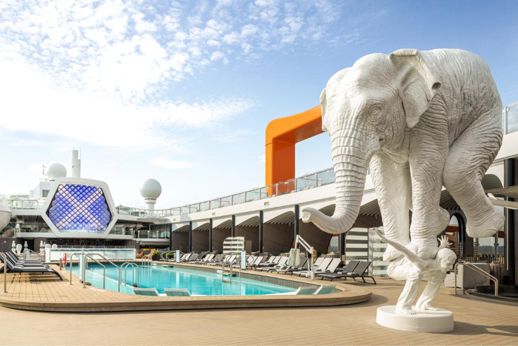 Piscina Celebrity Beyond