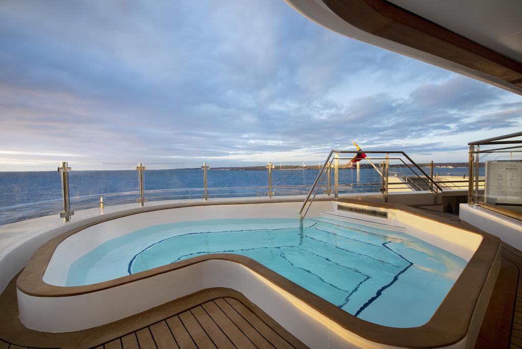 Lounge The Sunset Jacuzzi Celebrity Flora