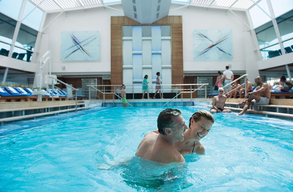 Piscina y Solarium Celebrity Equinox