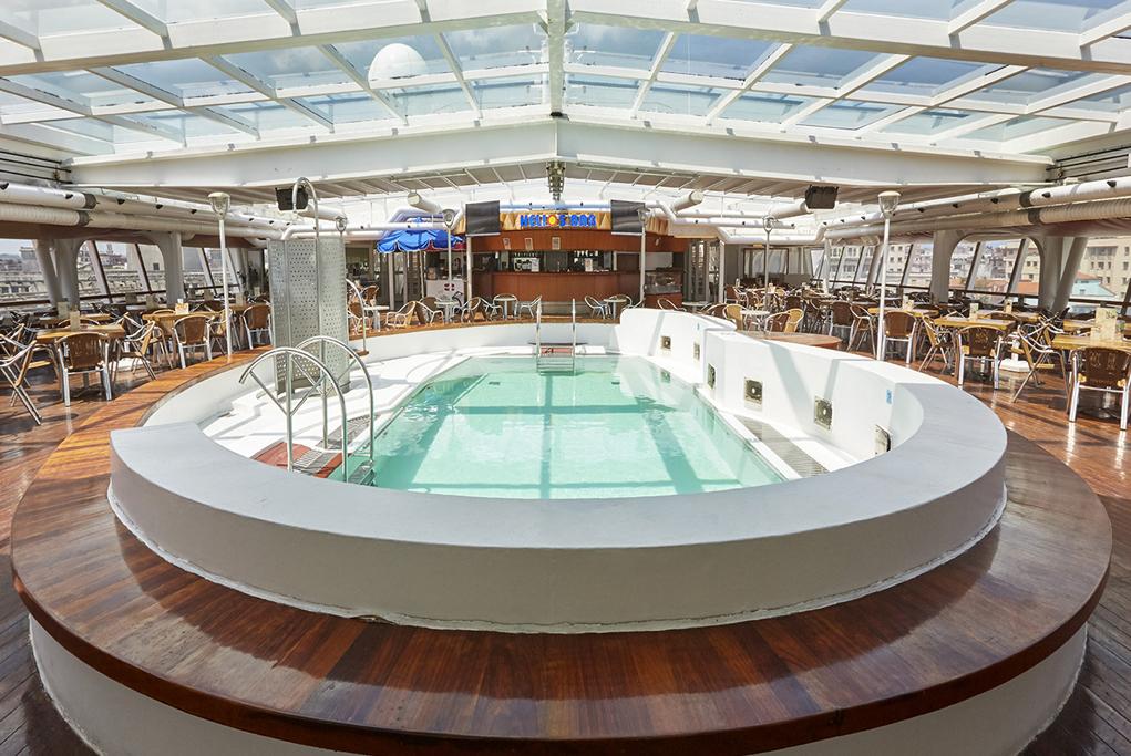 Piscina Celestyal Crystal