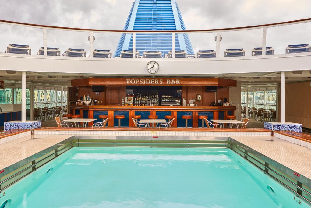 Bar Helios Topsider Celestyal Majesty