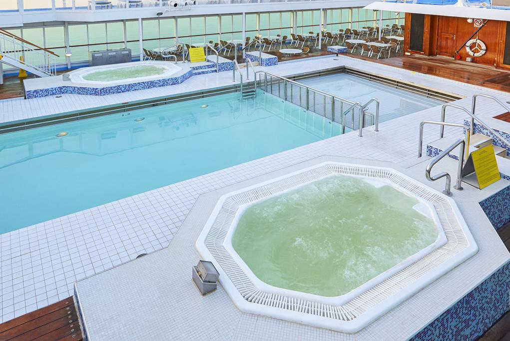 Piscinas jacuzzis Celestyal Majesty