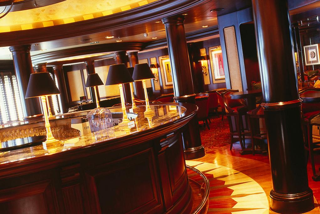 Salon-Avenue Crystal Serenity