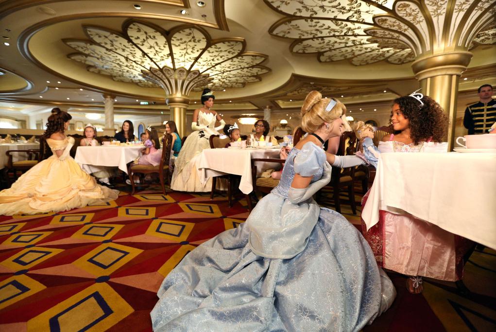 Restaurante Royal Court  Disney Dream