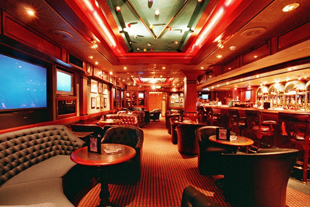 Cigar Lounge Golden Princess