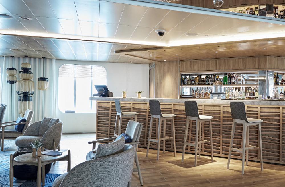 Main Lounge Bar Le Jacques Cartier