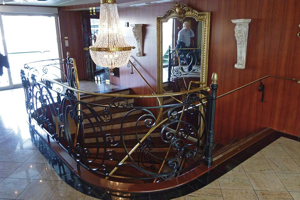 Hall MS Swiss Diamond