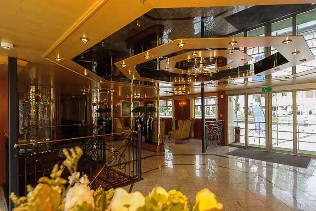 Hall MS Switzerland II