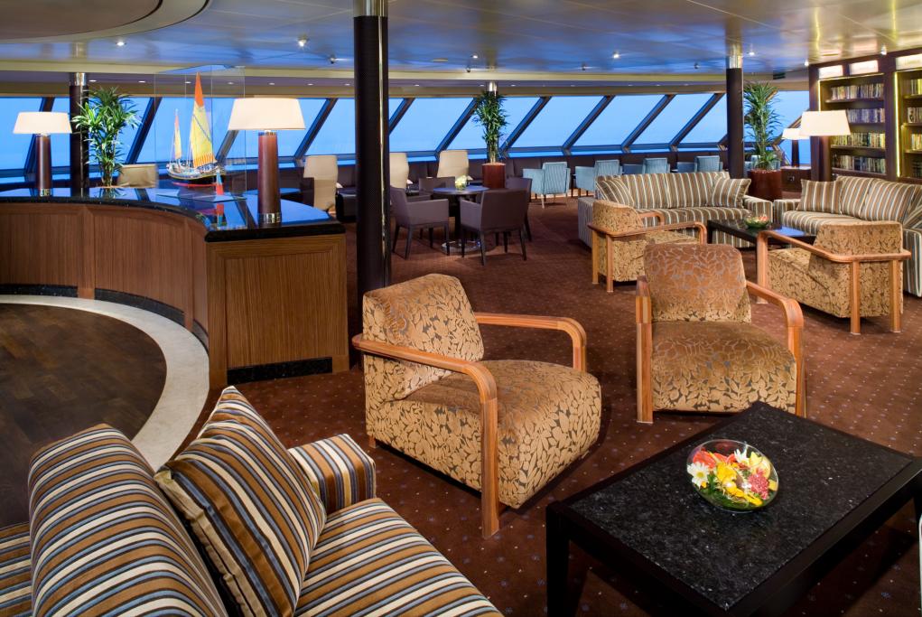 Crows Nest Lounge MS Eurodam
