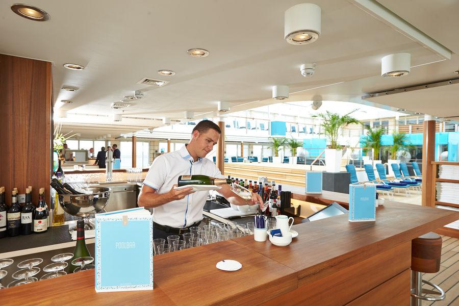 Pool Bar MS Europa 2