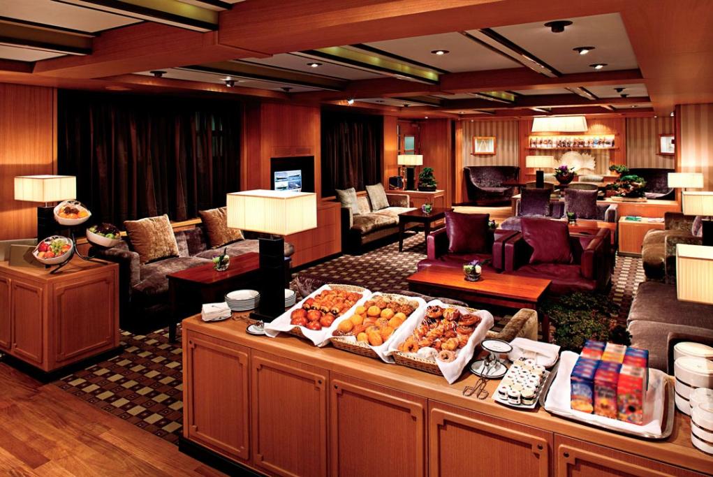 Neptune Lounge MS Nieuw Amsterdam