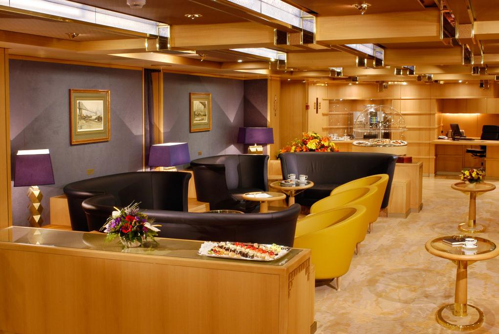 Neptune Lounge MS Oosterdam