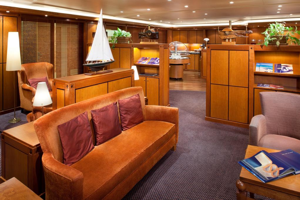 Neptune Lounge MS Veendam