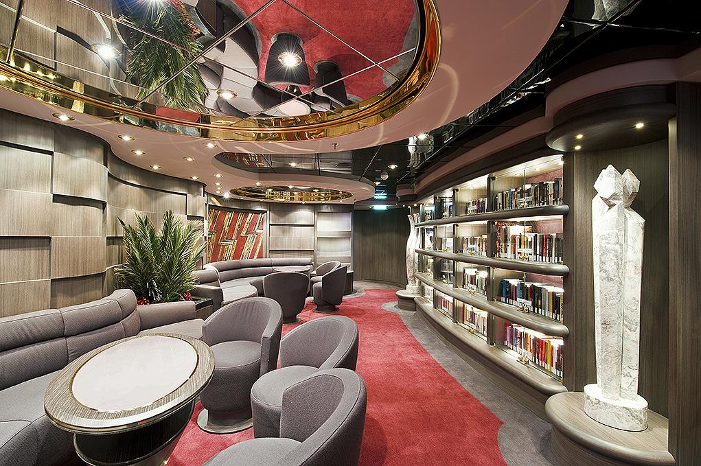 Yacht Club Biblioteca MSC Divina