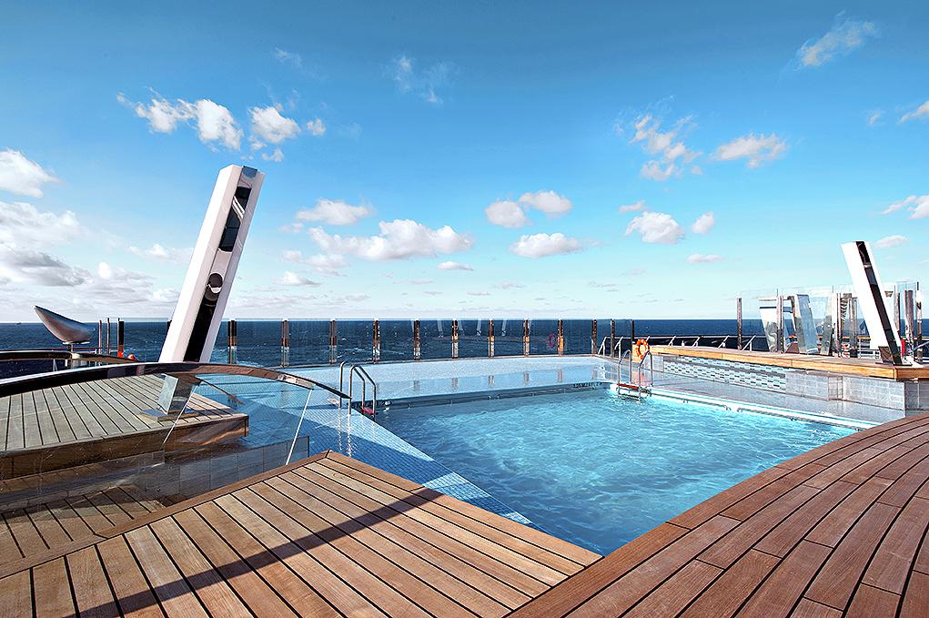 Yacht Club Piscina The Garden Pool MSC Divina