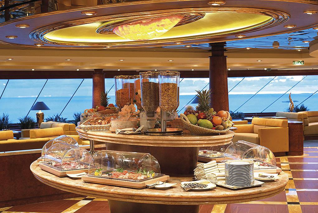 Yacht Club Top Sail Lounge MSC Fantasia
