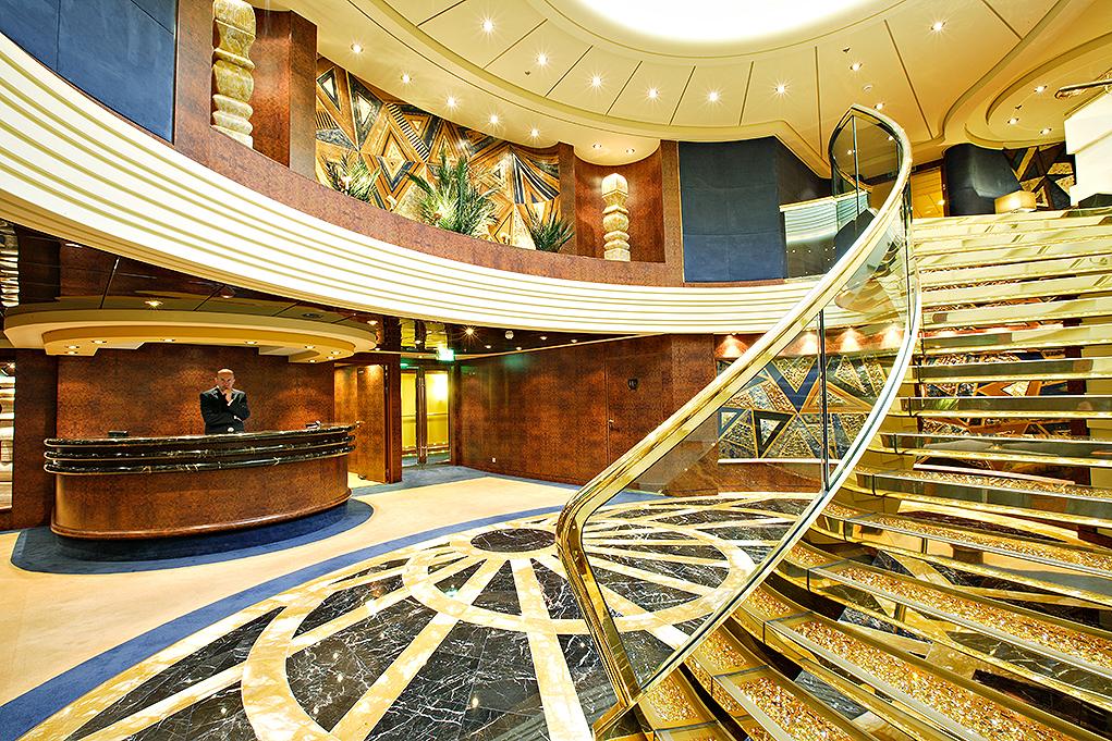 Yacht Club Recepcion MSC Splendida