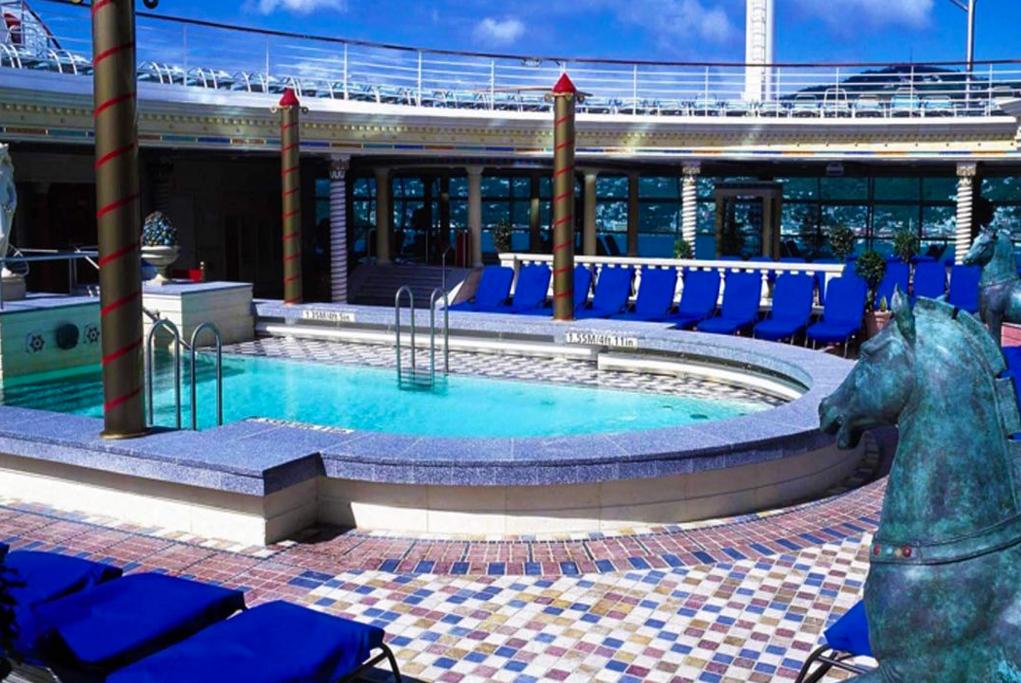 Solarium Navigator of the Seas