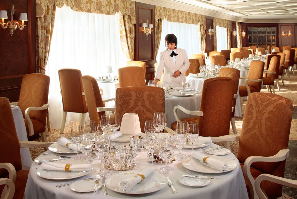 Jacques Bistro Service Insignia